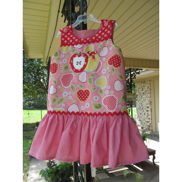 Apple Applique stitched by Shirley Clark